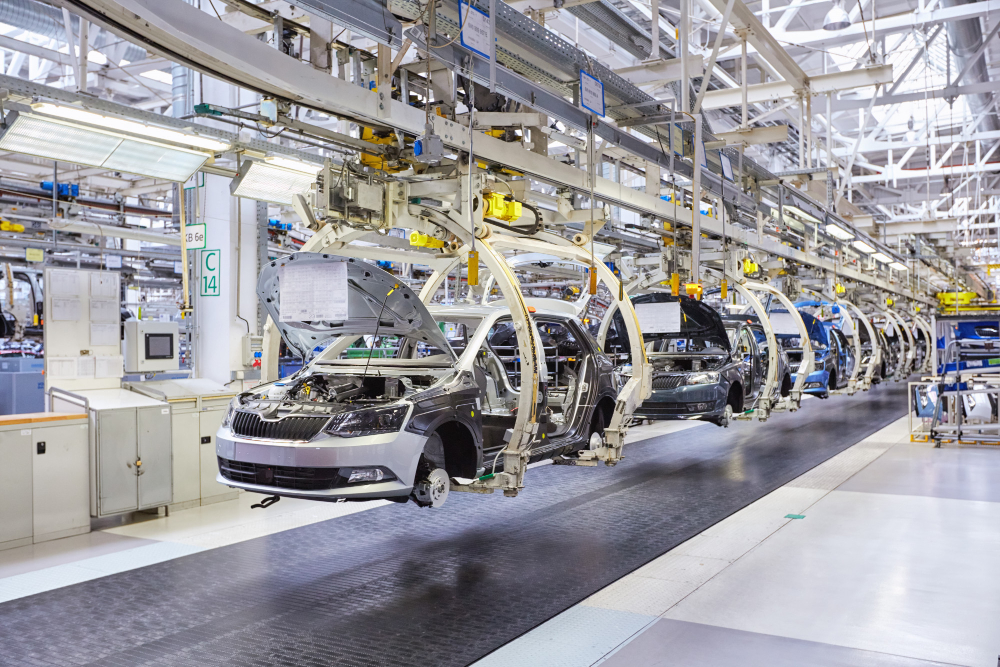 Chaîne de montage automobile optimisée avec un ERP industriel pour la planification de production