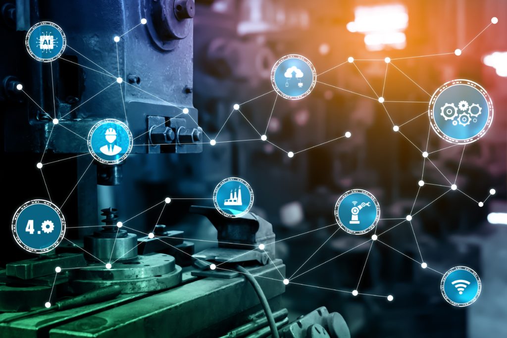 Opérateur en atelier utilisant Kardex via une interface ERP