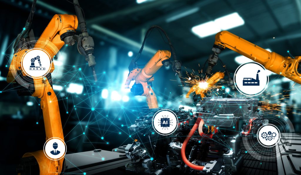 Bras robotisés en atelier d’usinage automatisé piloté par un ERP industriel pour une production optimisée et connectée