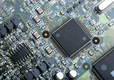 Closeup of electronic circuit board with CPU microchip electronic components background Carte électronique dans le secteur de l'industrie avec Open-Prod